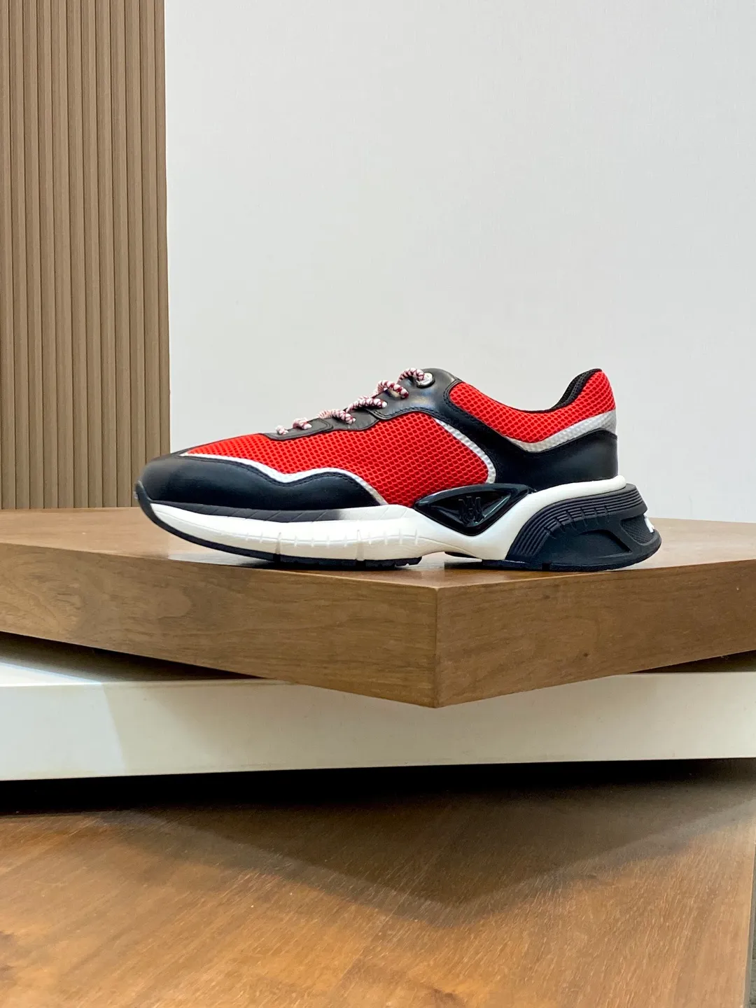 Men's shoes 💰740 AMIRI's new men's casual sports shoes, made of first-layer cowhide leather uppers and spliced ​​with original breathable mesh, rich in three-dimensionality, contrasting color design, simple style, fashionable and sporty, breathable mesh lining, original ultra-light outsole, a must-have item for daily leisure! Size: 38-45 (38, 45 customized)